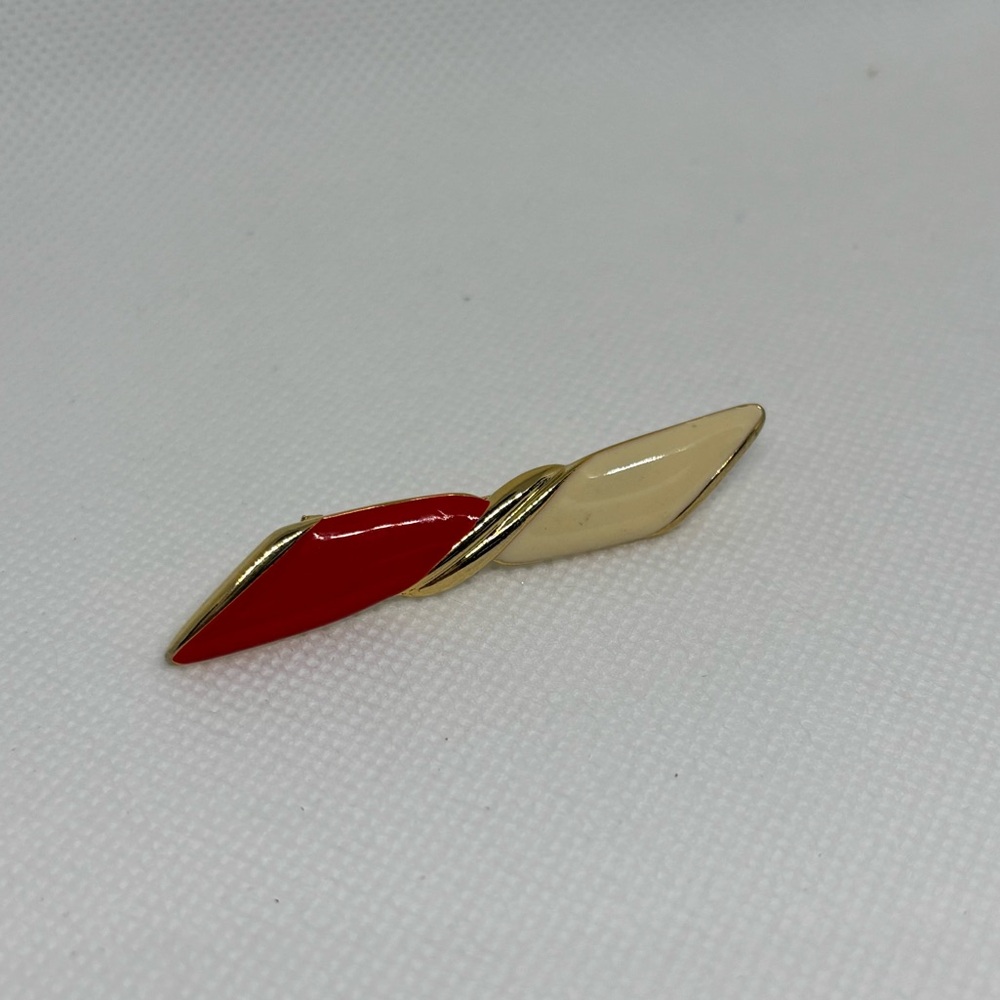 Vintage Art Deco Red And Cream Enamel Brooch
